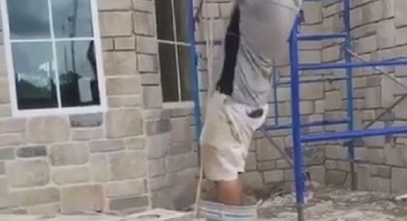 Ovaj lik bi možda trebao razmisliti o promjeni zanimanja, pogledajte što mu se dogodilo