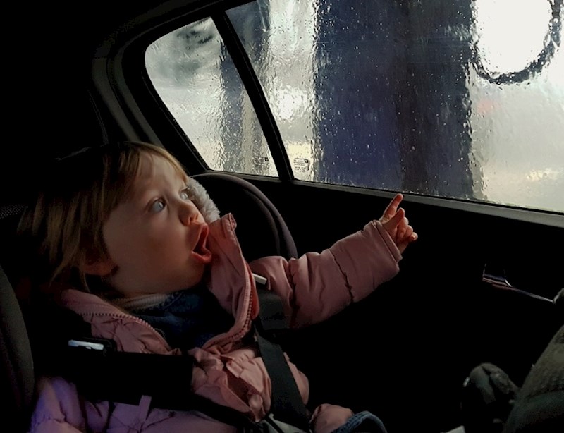 U praonici automobila