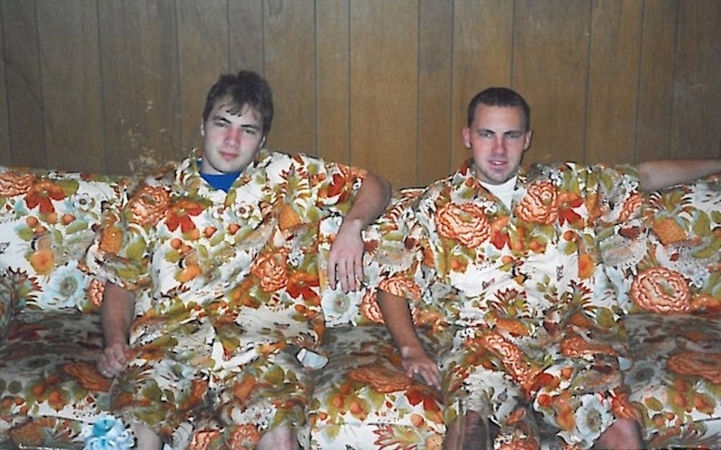 "Jednog Božića, mama je od tkanine koja je došla sa kaučem, bratu i meni sašila ove divne kompletiće"