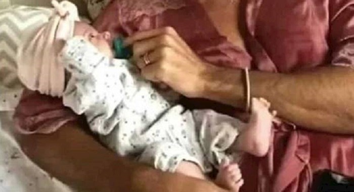 Tata se dosjetio kako uspavati bebu pomoću jednog trika, ovo je genijalno
