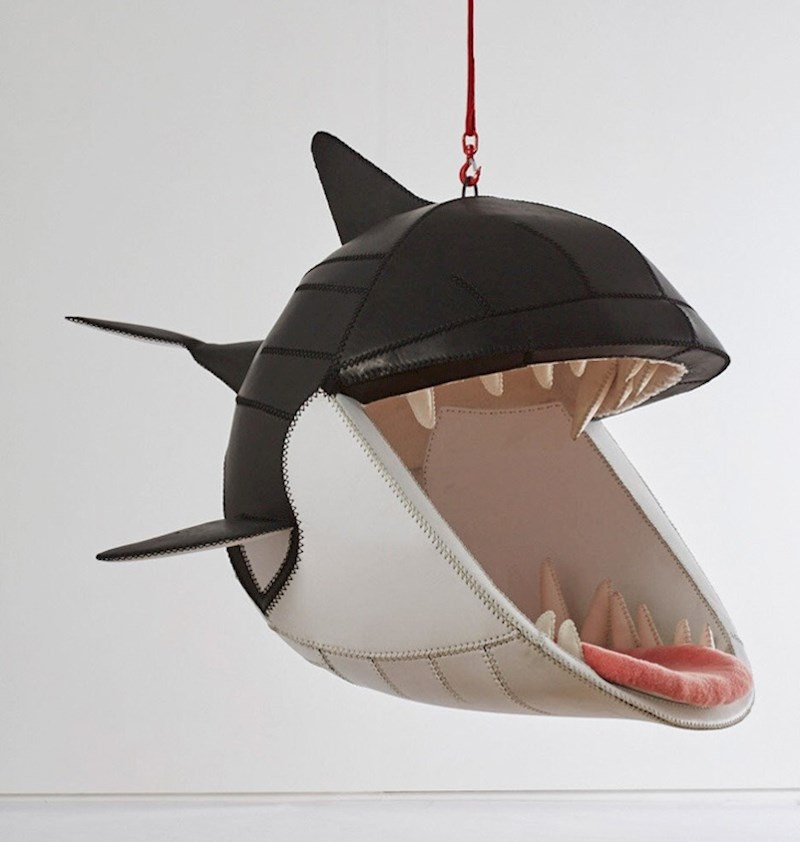 Viseća stolica u obliku morskog psa