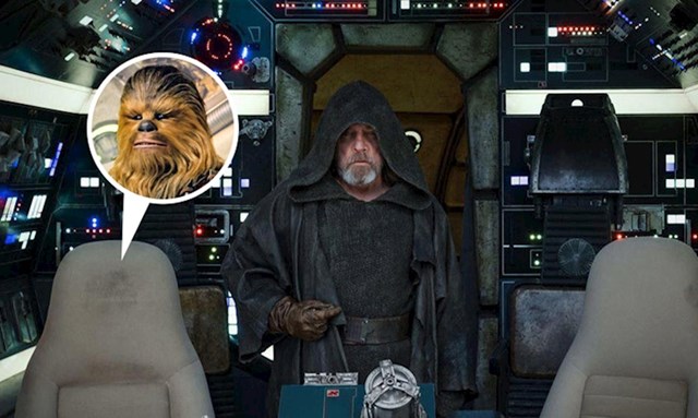 U Ratovima zvijezda: Posljednji Jedi, Chewbaccino je sjedalo vidno prljavije od Hanovog.