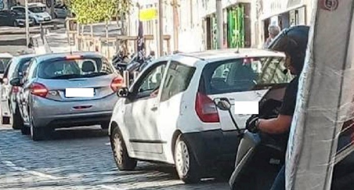 Ljudi nisu mogli vjerovati kako ovaj lik prevozi madrac