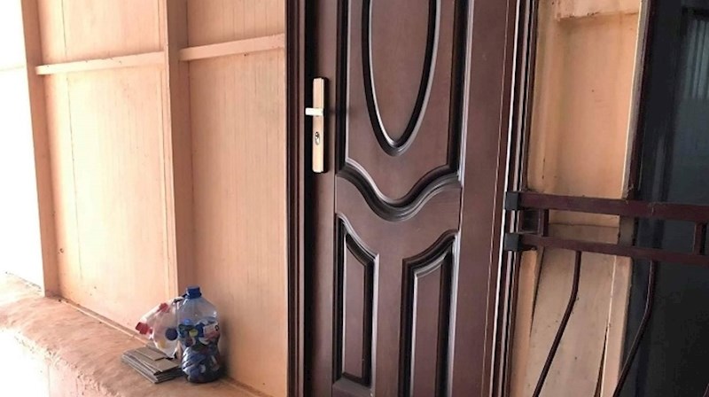 Ispred ovih vrata nalazi se nešto jako čudno, nikome nije jasno što to predstavlja