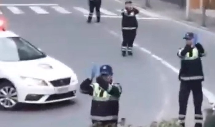 VIDEO Policajci u Andori plešu na Baby Shark kako bi zabavili djecu koja moraju biti u stanovima