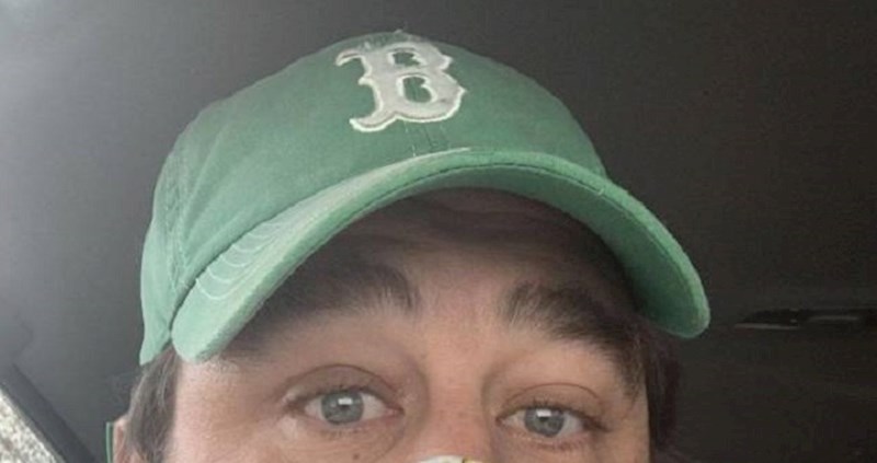 Žena mu je kupila novu masku, njegovi kolege su umrli od smijeha