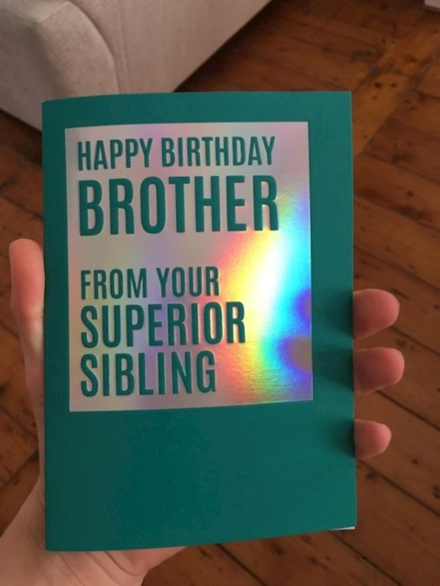 Sretan rođendan od tvog superiornog brata/sestre!