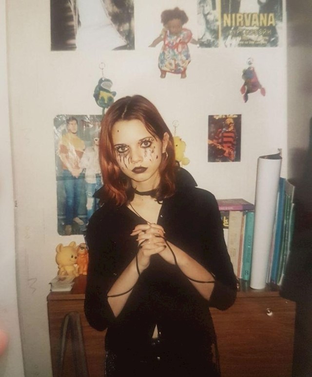 "Ovdje imam 14 godina. Natjerala sam mamu da me fotografira, izradila fotku i stavila ju u obiteljski album"