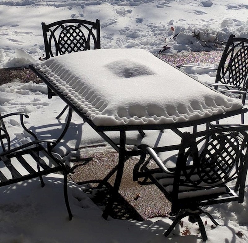 Ova nakupina snijega izgleda kao slastica od lisnatog tijesta