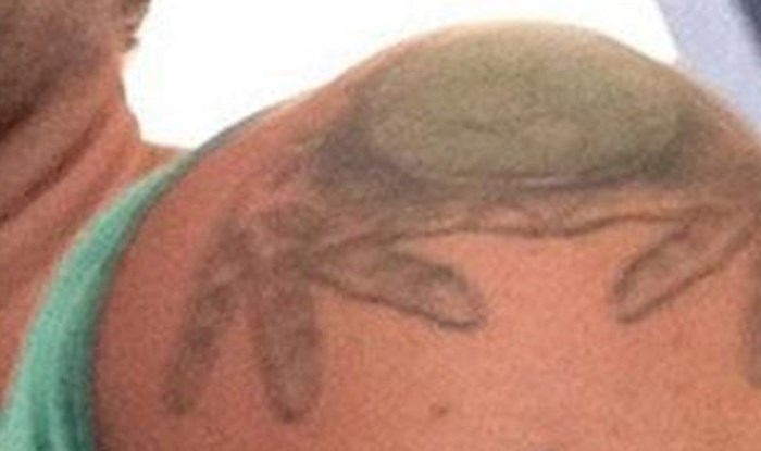 Nije imao novca za prekriti lošu tetovažu, pa se dosjetio kako ju ipak malo popraviti