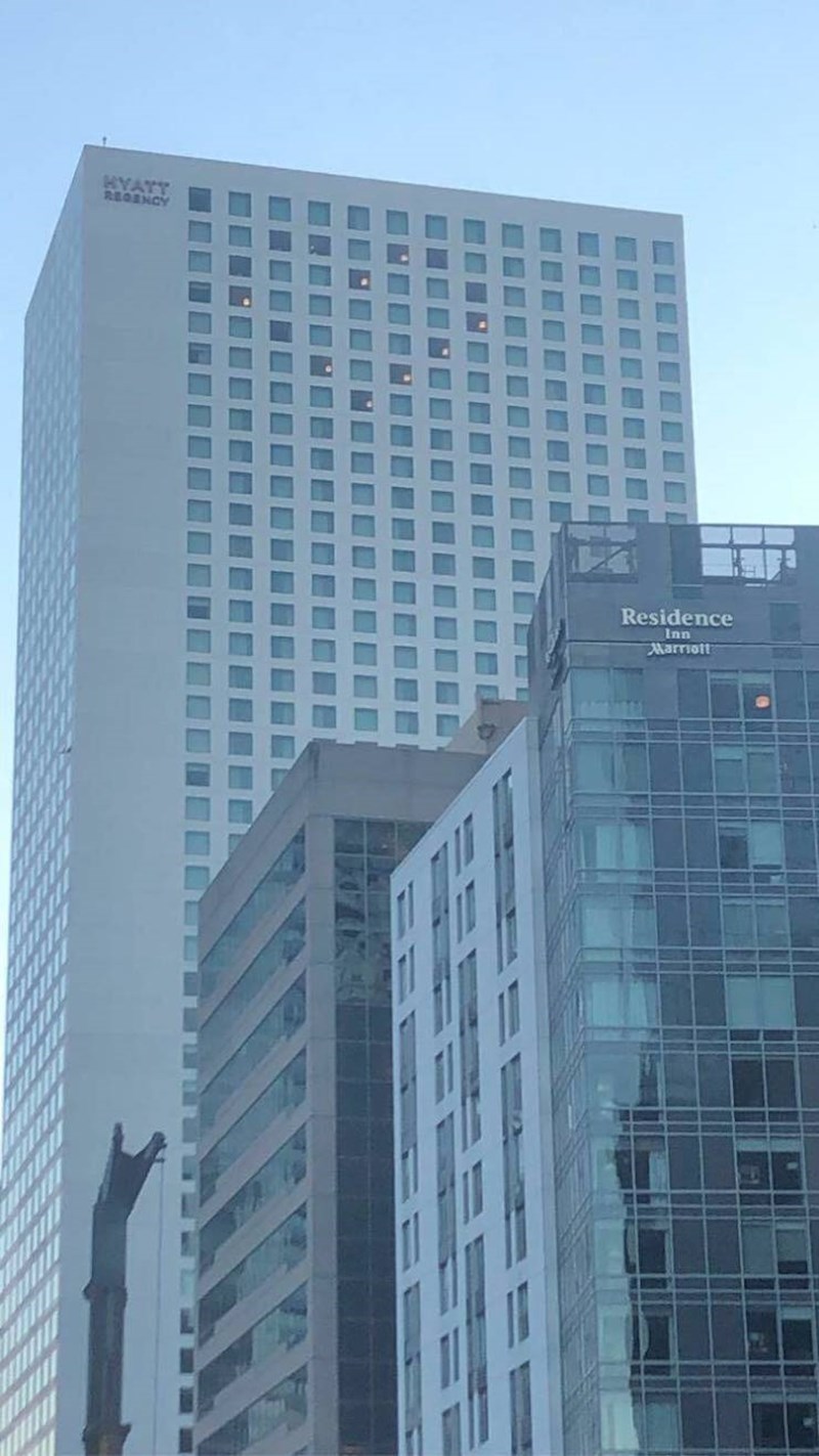 "Primjetila sam objekte u obliku srca na prozoru hotela u Seattleu"