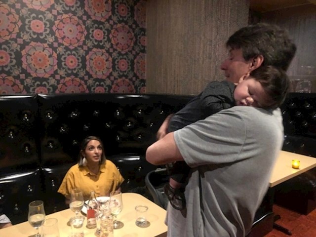 Dijete im je plakalo u restoranu i odlučili su otići, ali par do njih ponudio se pričuvati dijete dok pojedu