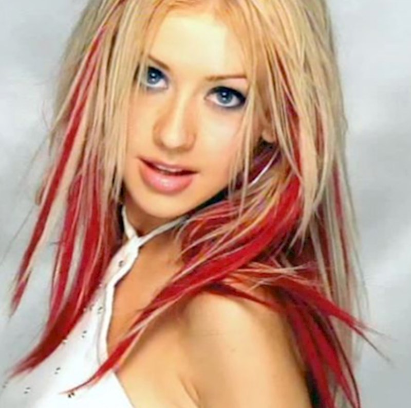 Tamni sloj pramenova ispod svijetlog sloja kosa. Jednostavno ne