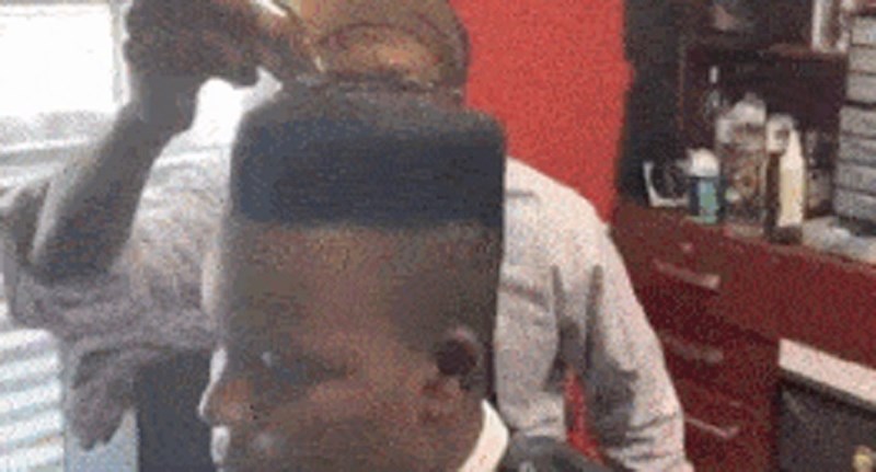 Ovaj frizer je totalno lud, pogledajte što radi