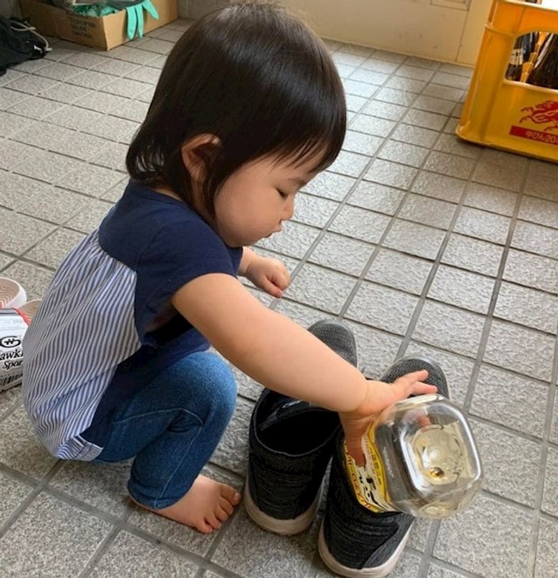 Tata će biti oduševljen kada otkrije da su mu tenisice pune ulja