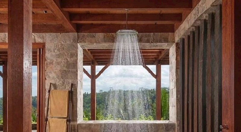 Ovaj dizajnerski tuš zbunjuje ljude na internetu - "tu se možeš samo dobro polomiti"