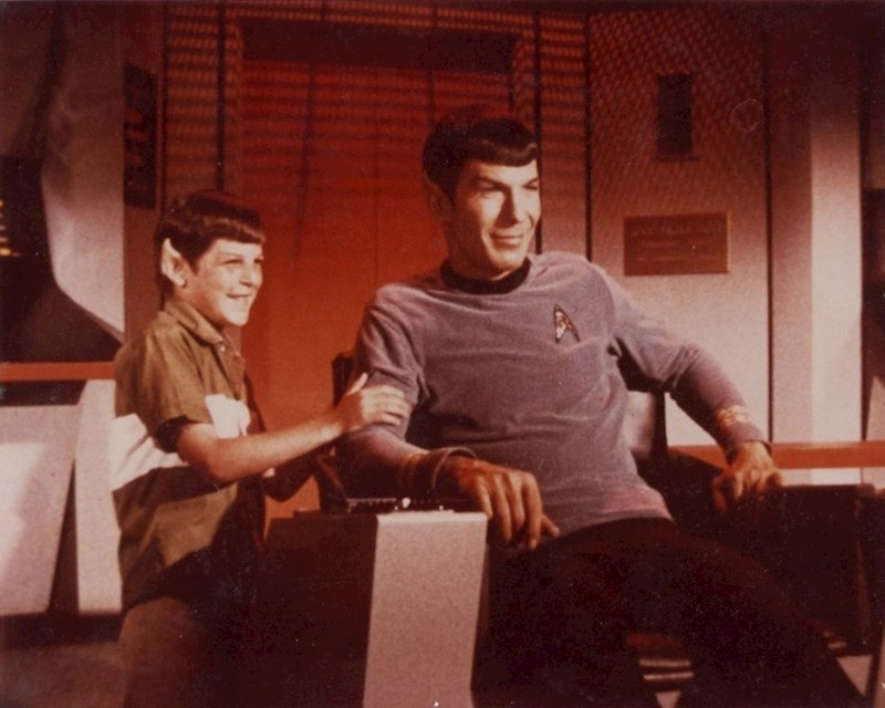 Leonard Nimoy sa sinom na setu filma Star Trek, 1960-ih