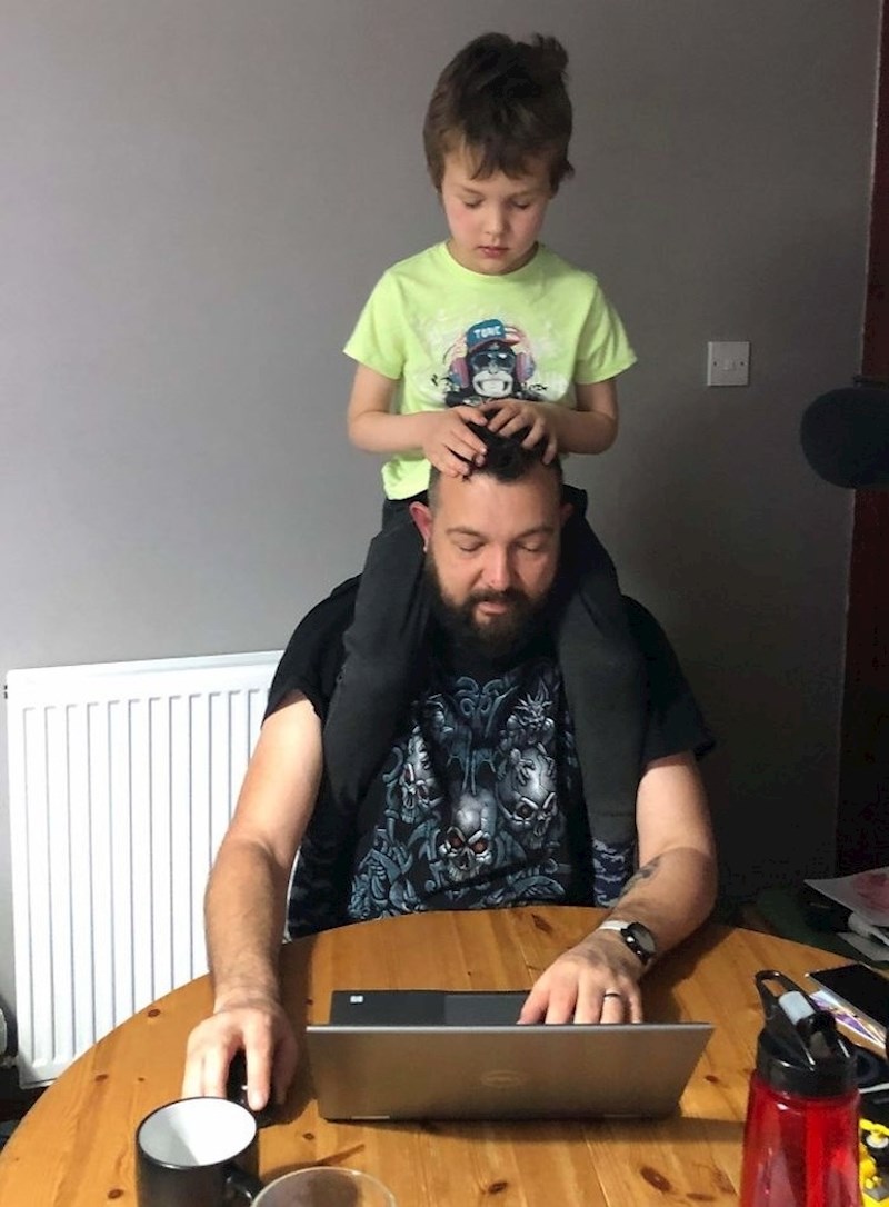 "Tko je rekao da se ne može istovremeno raditi i igrati?!"