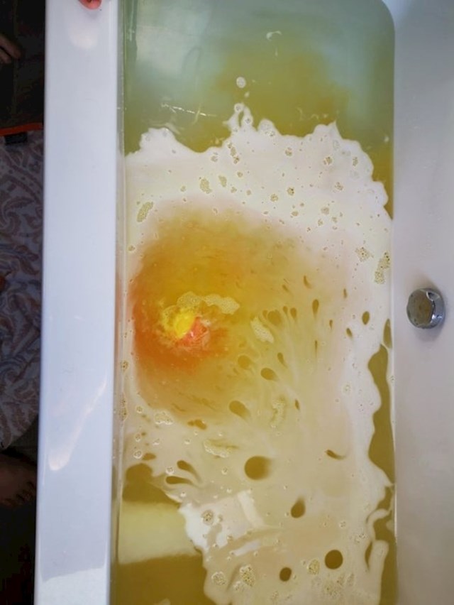 Bomba za kupanje izgleda kao pečeno jaje