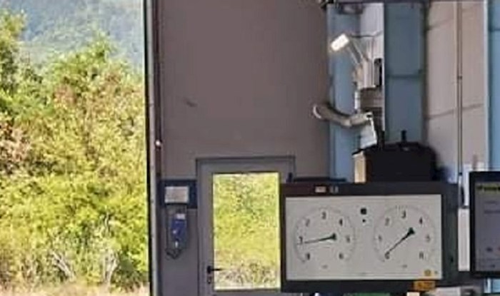 Na stanici za tehnički pregled vozila negdje u Dalmaciji ljudi su ugledali čudan prizor