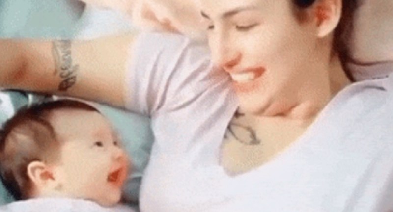 Osmijeh ove bebice nešto je najslađe što ćete danas vidjeti