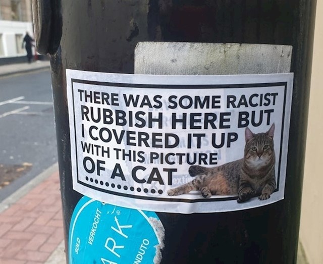 "Tu je bio zalijepljen jedan zločesti rasistički natpis, pa sam preko njega zalijepio sliku ove mačke"
