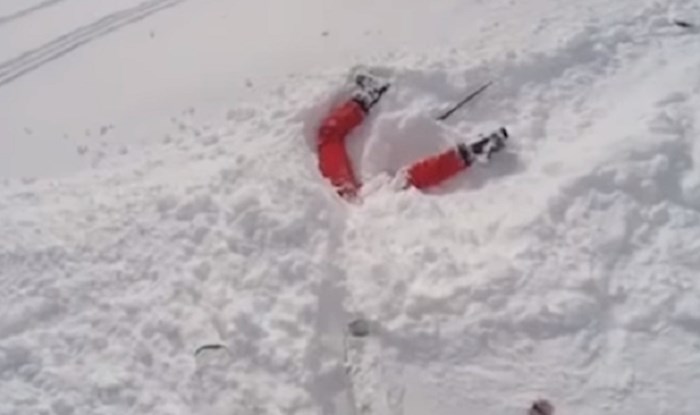 VIDEO Skijaš je slučajno pronašao ženu zatrpanu snijegom i spasio joj život