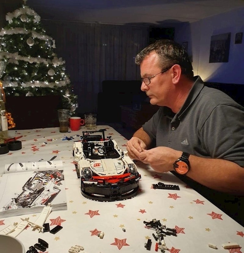 Kupio sam tati Porsche od Lego kocaka za Božić, već se danima zabavlja