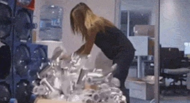 Uzimala je vodu, nije bila ni svjesna što će joj kolega prirediti