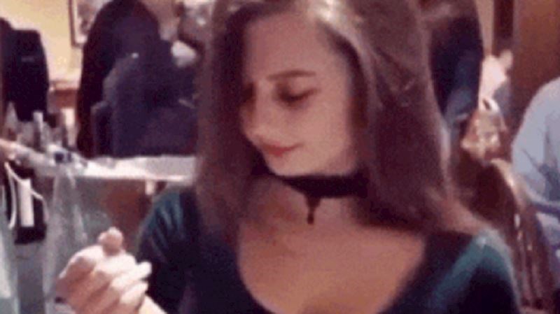 Djevojka je otvarala pjenušac, to nije baš završilo kako je očekivala