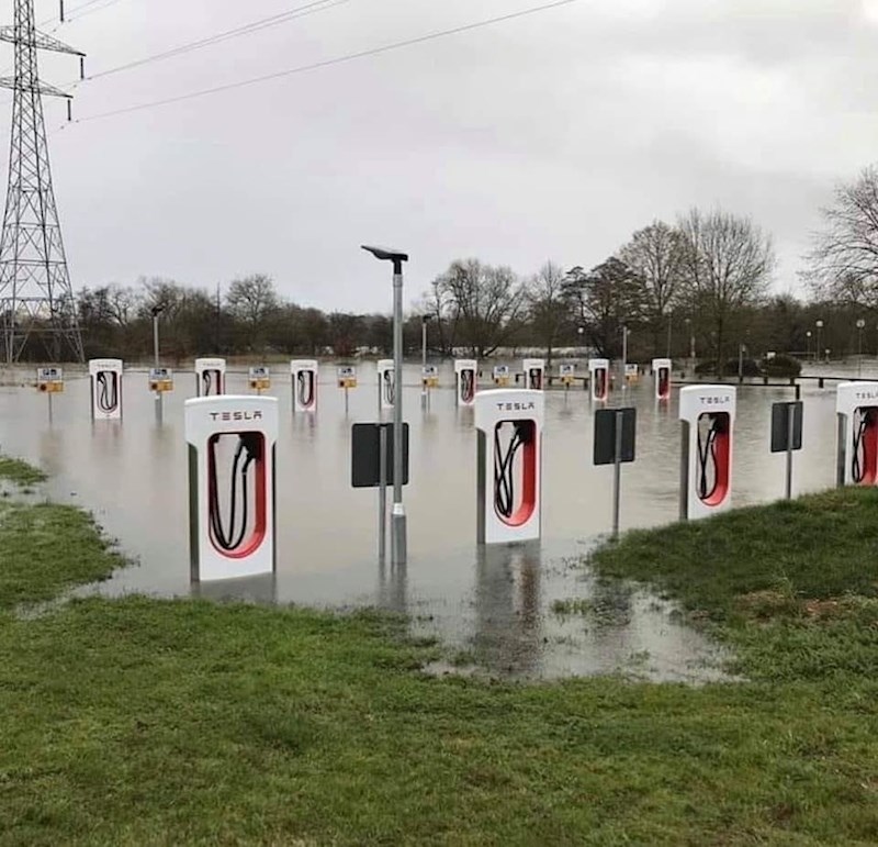 Punjenje električnih automobila pod vodom... :D