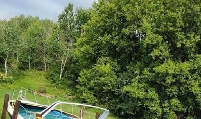 Lik je upotrebio stari čamac i pretvorio ga u nešto genijalno