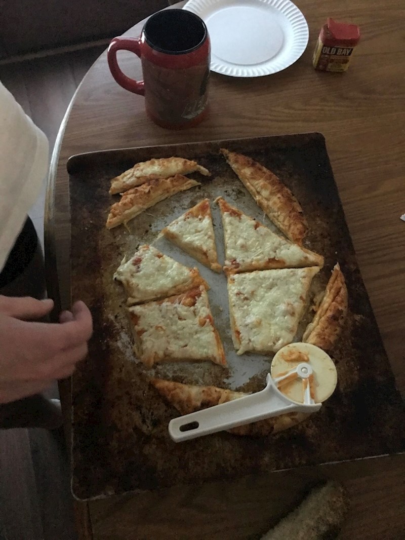 "Način na koji moj brat reže pizzu..."