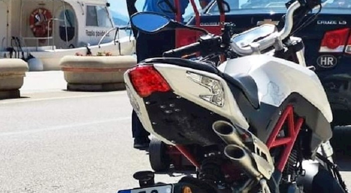 Pogledajte zbog čega su se Dalmatinci smijali registracijskim oznakama na ovom motociklu