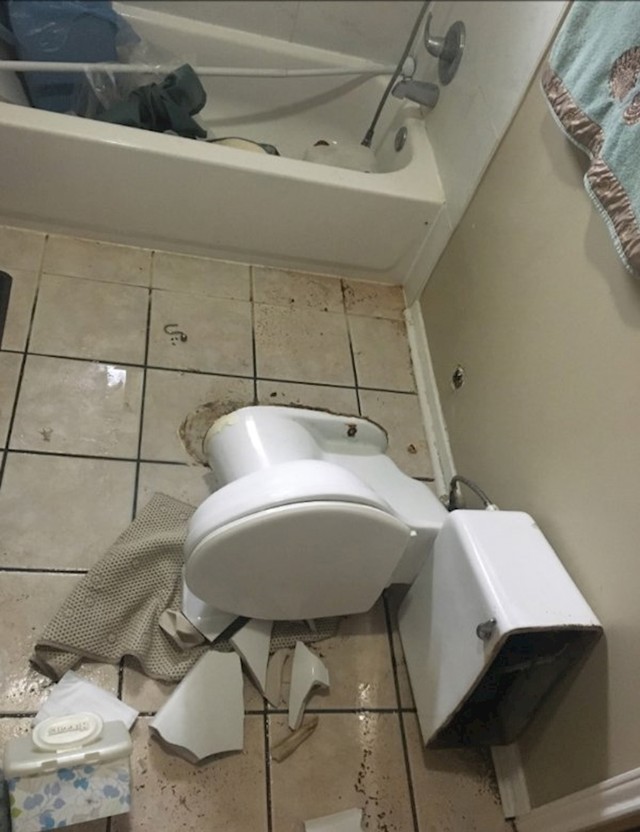 "Skliznuo sam u kadi i pao na WC školjku"