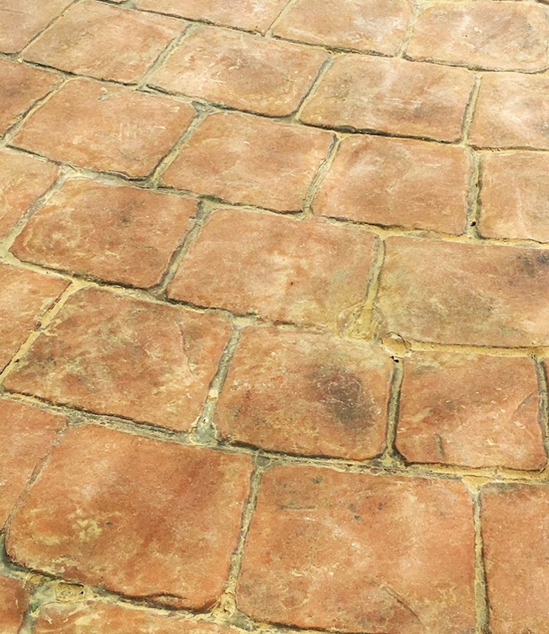 Tko je ostavio ove tragove po pločicama?