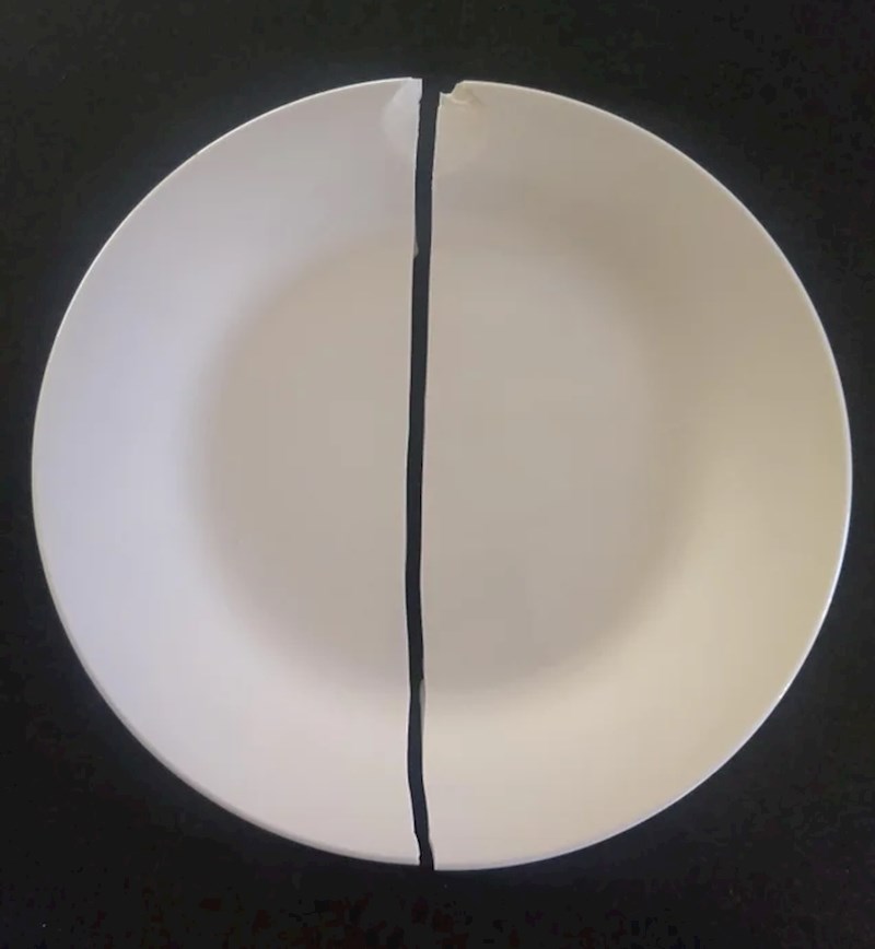 Način na koji je puknuo ovaj tanjur