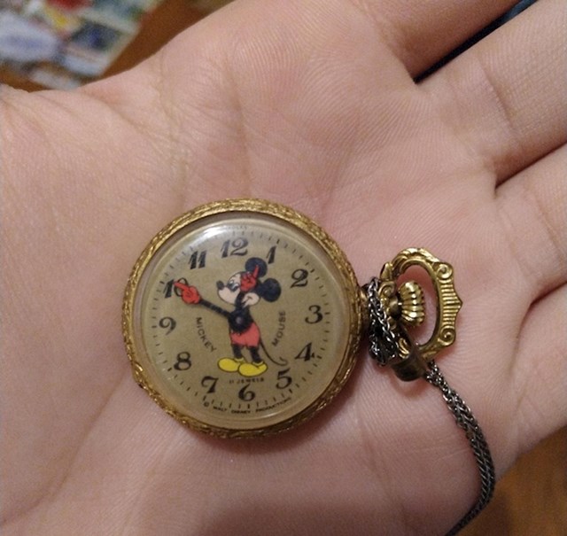 "Poklon koji sam dobio od prabake, vintage džepni sat Mickey Mousea u odličnom stanju"