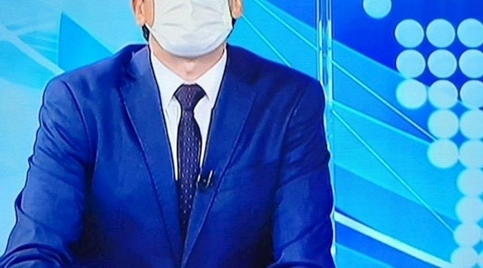 Voditelj vijesti postao viralan jer je stavio masku i zaboravio da nosi naočale
