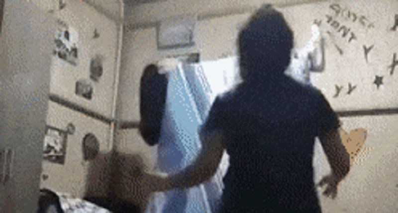 Mama je mislila da su kćer obuzele više sile kada ju je ugledala kako lebdi, ovo je urnebesno