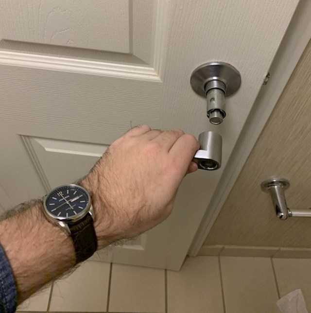 "Pokušao sam otvoriti vrata moj hotelske sobe i..."
