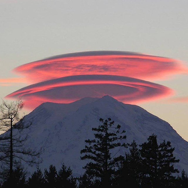 Oblaci nad Mount Rainier