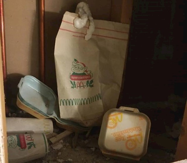 Davno božićno pakiranje McDonaldsa pronađeno nakon 30-ak godina u zidu kuće