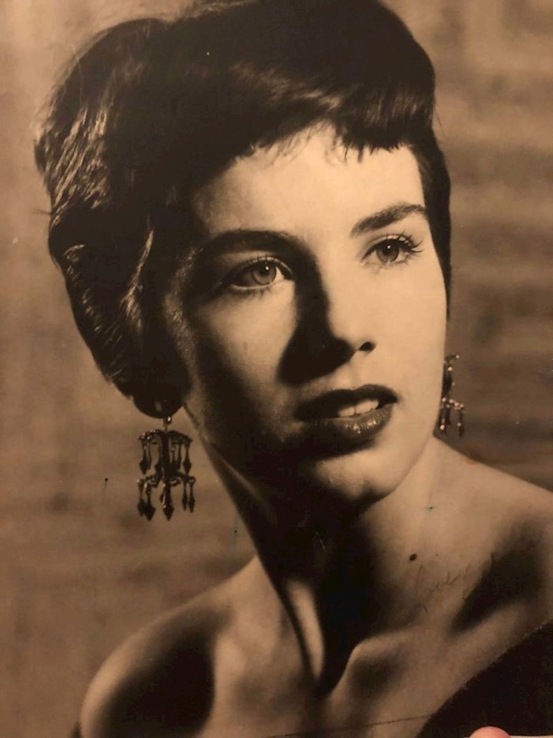 "Moja baka sa 16 godina. Ove godine puni 80. Volim ovu ženu!"