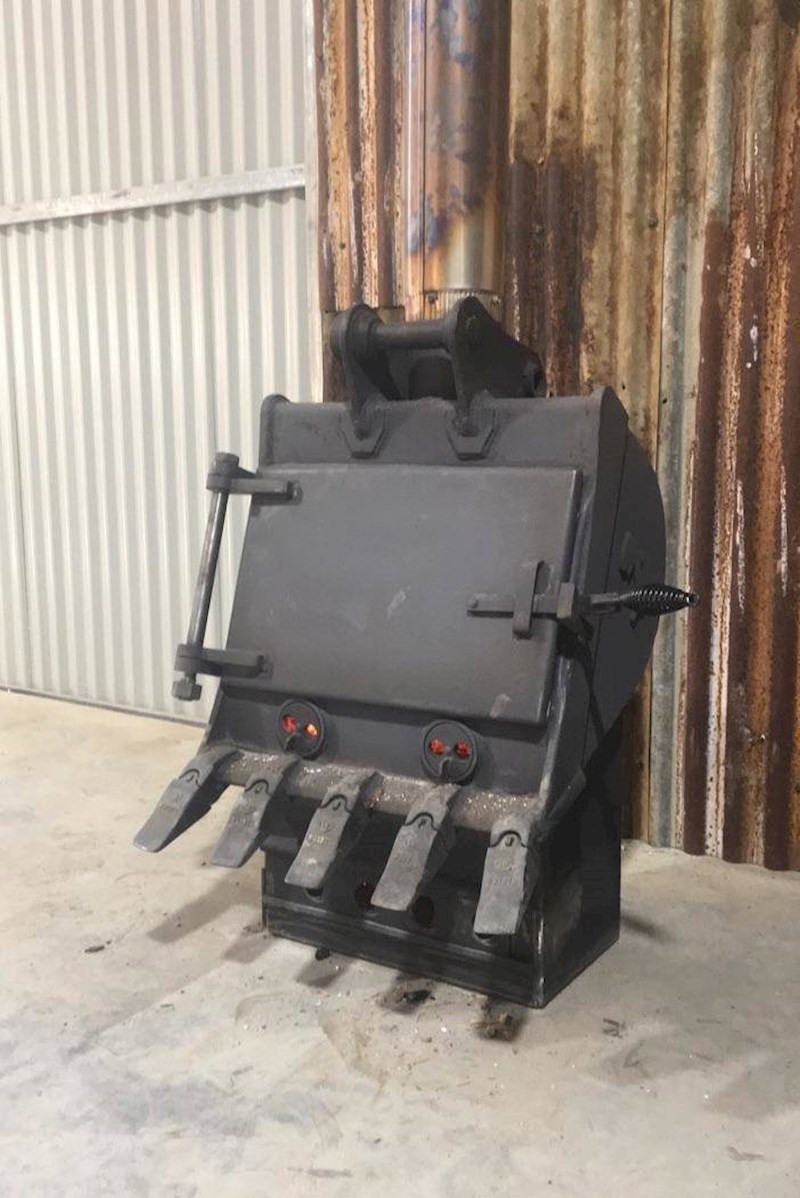 Roštilj koji je napravljen o dijela bagera