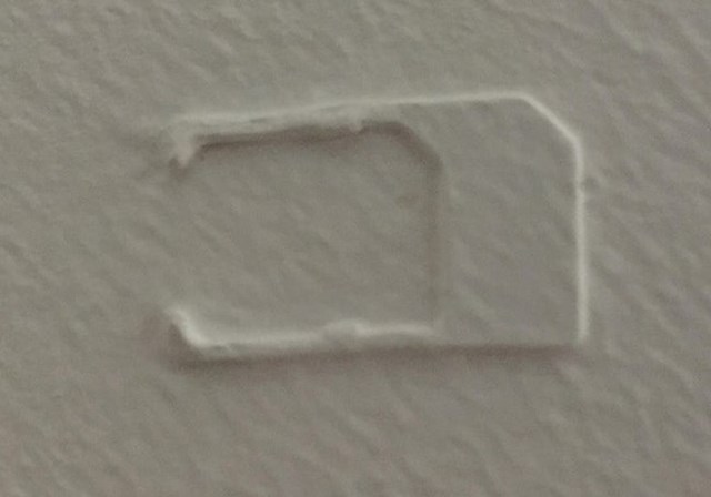 "Ovu SIM karticu pronašao sam na stropu moje nove kuće"