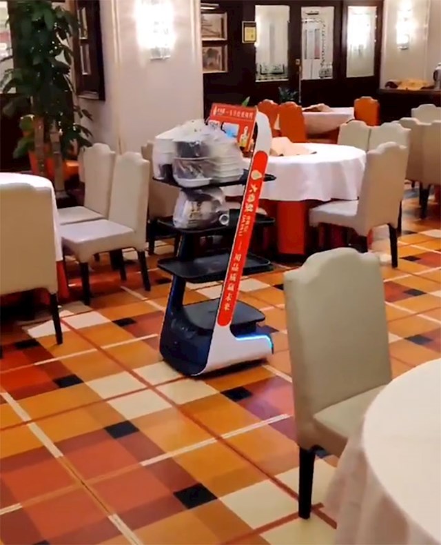 U Pekingu je konobar robot