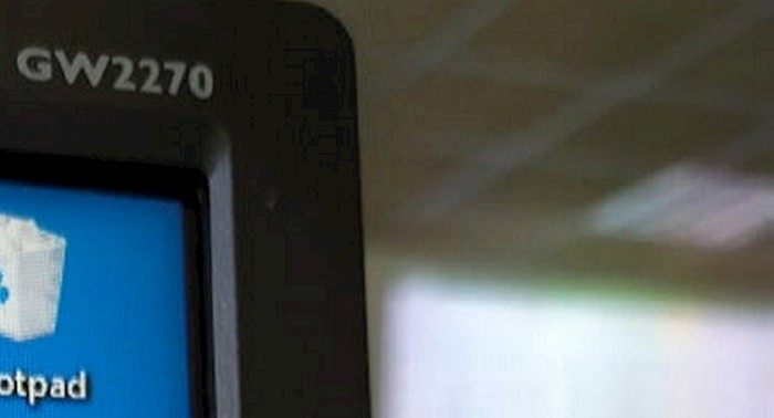 Monitor ovog mladića sve je nasmijao, pokazao je da je ekološki osviješten
