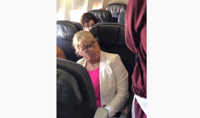 Lik je ispuštao lažne vjetrove u avionu, pogledajte presmiješne reakcije ljudi