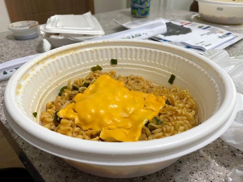 "Moja mama je naručila ramen sa sirom. Ovo se dogodilo u Koreji..."